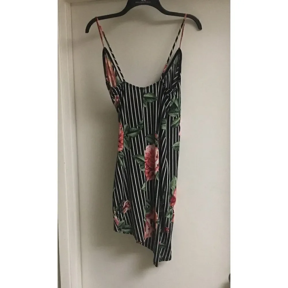 Cute & Sexy Black/Red Floral Print Wrap Mini Dress Sz Large
